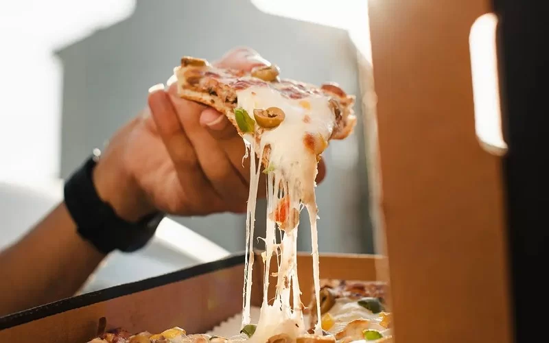 پیتزا حاتم یکی از بهترین فست فود های رشت